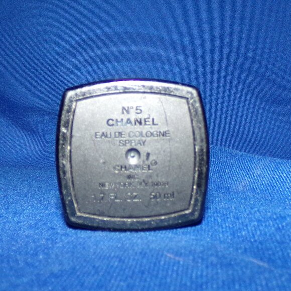 Vintage Authentic Chanel No. 5 Eau de Cologne 1.7 oz Hard Shell Spray Container - Picture 5 of 12